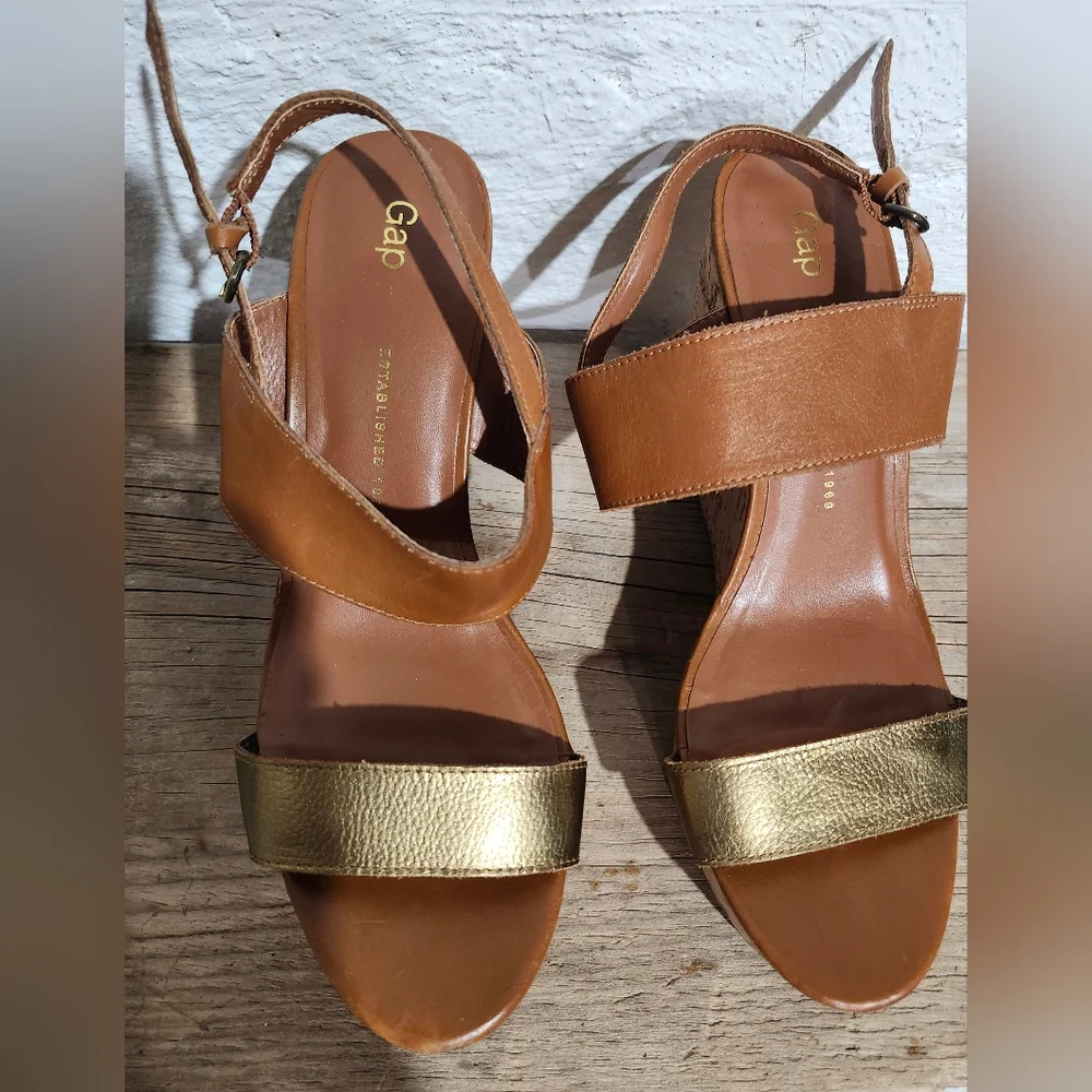 Gap Women's‎ Brown and Gold Wedge Sandals size 10